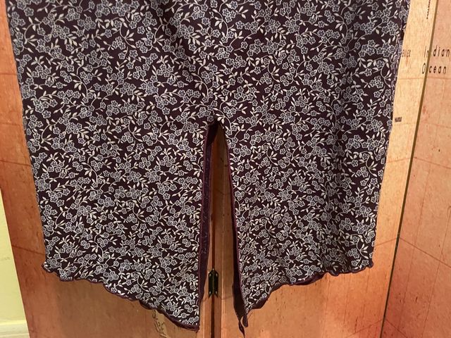 Vestido morado con flores 