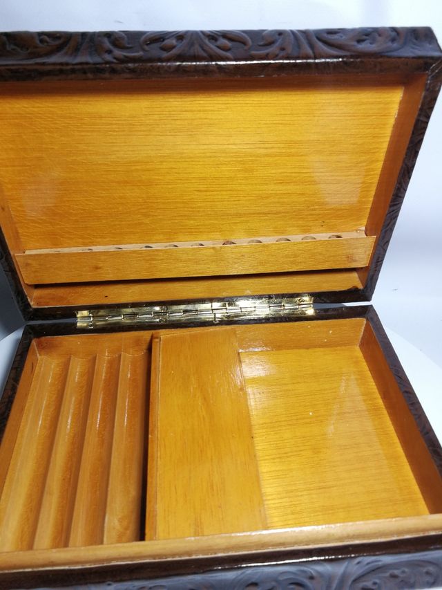 caja para puros y cigarrillos con musica