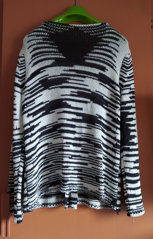 cárdigan blanco y negro