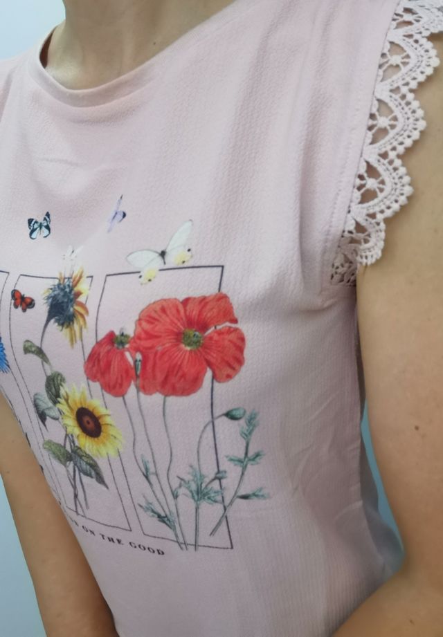 Camiseta rosa. Con etiqueta. Me costó 16€