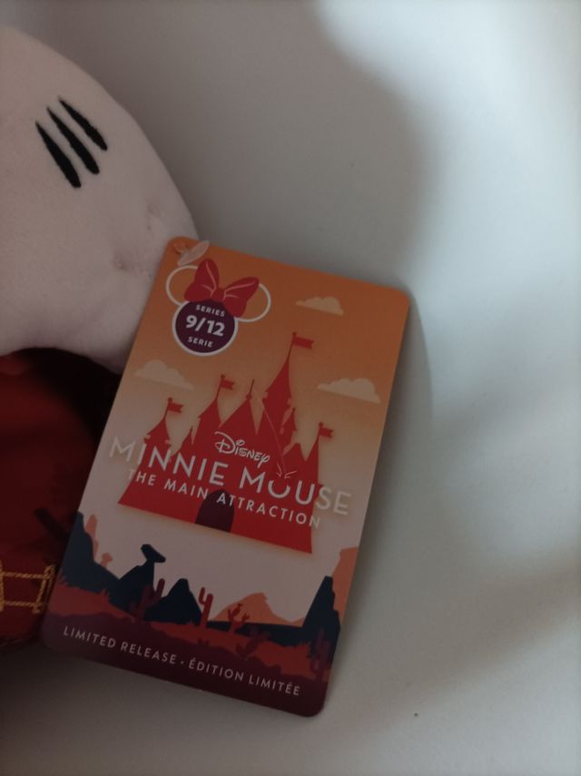 peluche Minnie atracción Disney.