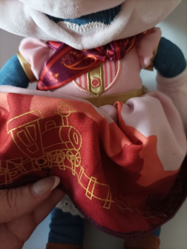 peluche Minnie atracción Disney.