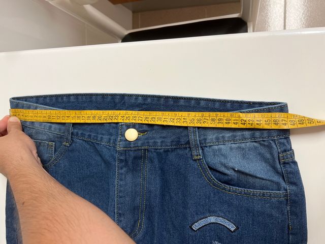 Pantalones tejanos nuevos a estrenar