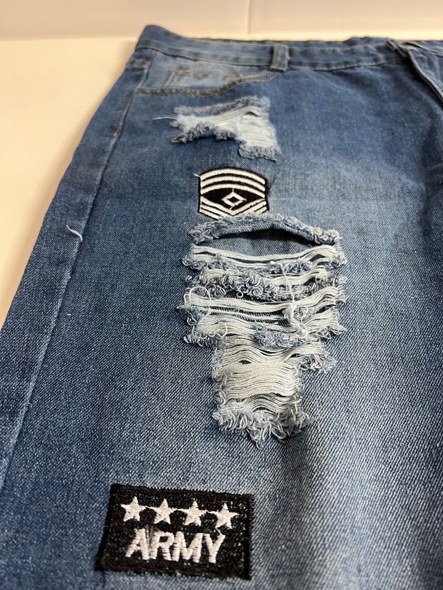 Pantalones tejanos nuevos a estrenar