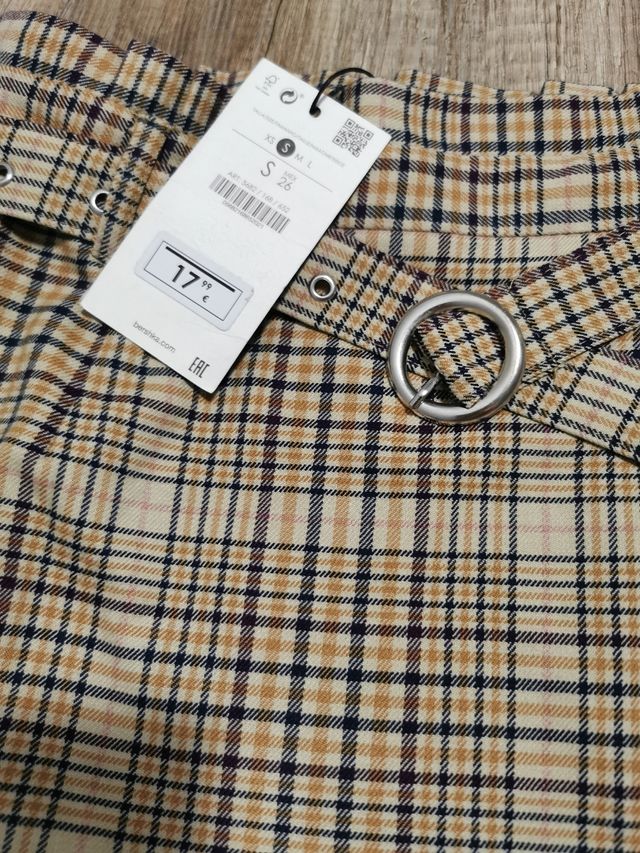 Falda cuadros. Con etiqueta. Costó 18€