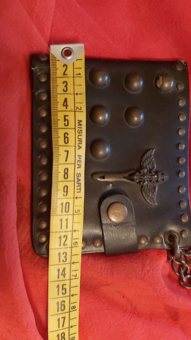 portafoglio e carte da polso