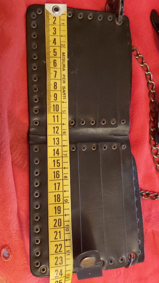 portafoglio e carte da polso