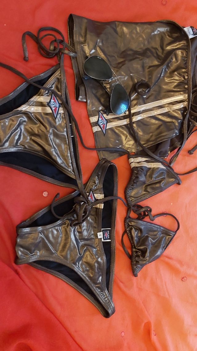 Lotto 4 pezzi  2 modelli slip+reggiseno+pareo