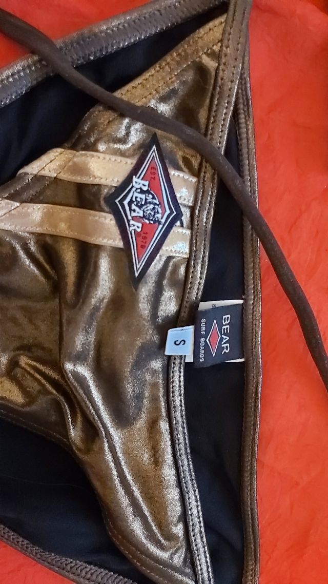 Lotto 4 pezzi  2 modelli slip+reggiseno+pareo