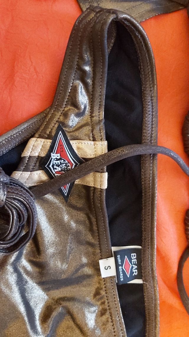 Lotto 4 pezzi  2 modelli slip+reggiseno+pareo