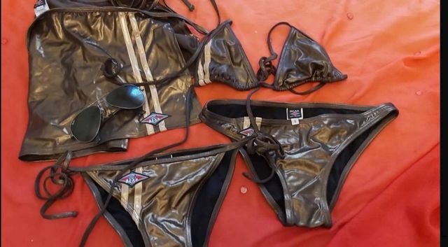 Lotto 4 pezzi  2 modelli slip+reggiseno+pareo