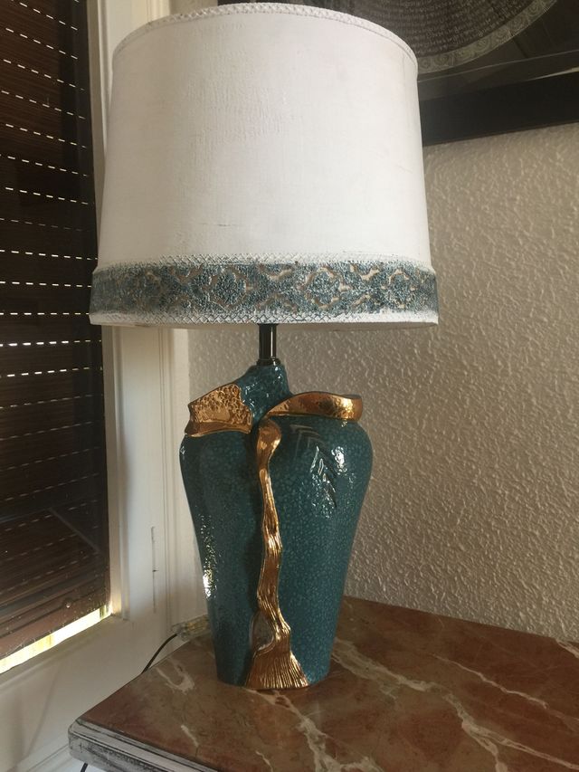 Vintage porcelana fina. Pie de Lampara.