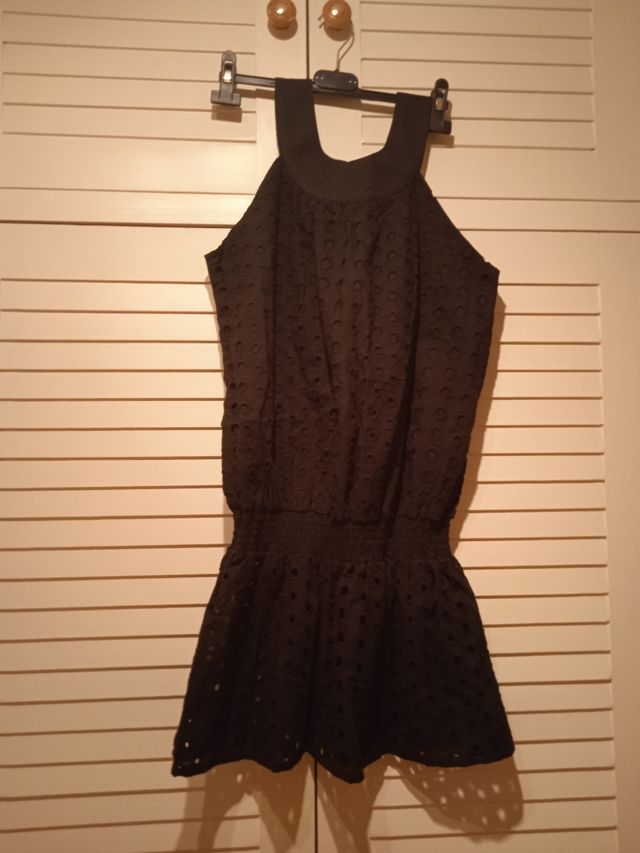 Blusa negra elegante.