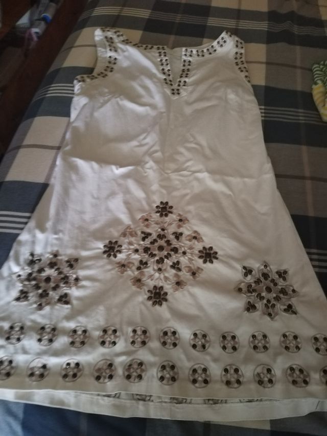 vestido sin mangas rebajado.