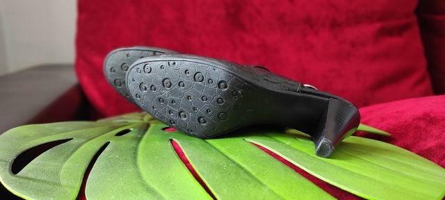 Zapatos de salón negros de piel