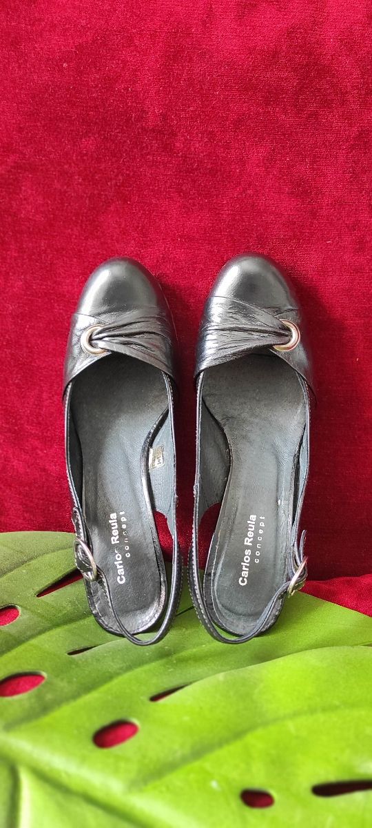 Zapatos de salón negros de piel