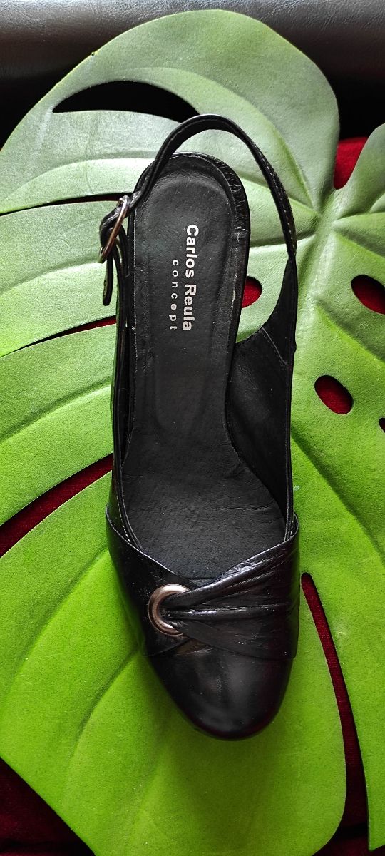 Zapatos de salón negros de piel