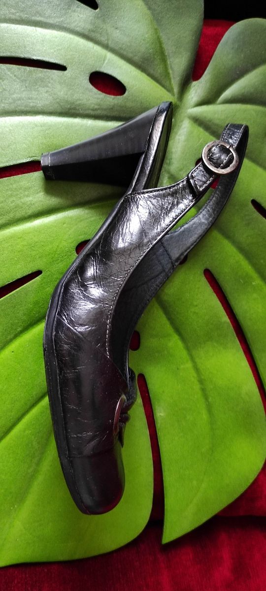 Zapatos de salón negros de piel