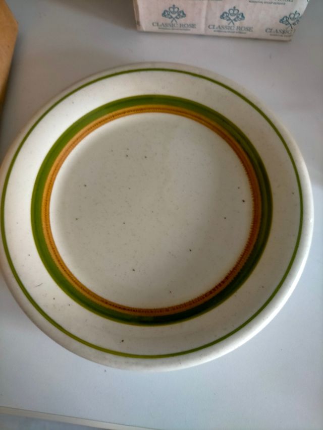 platos llanos y hondos