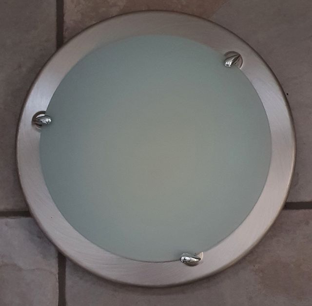 2 Lamparas, una colgante de techo y otra plafon.