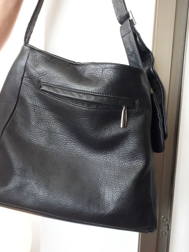 Bolso piel negro.
