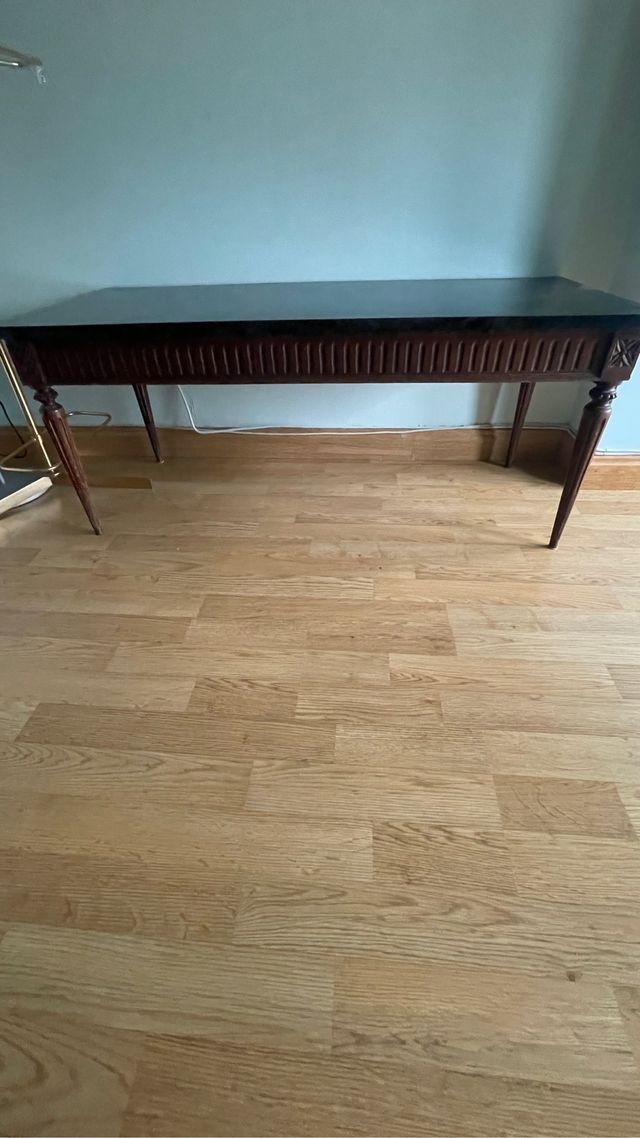 Mesa de madera con sobre de mármol vintage