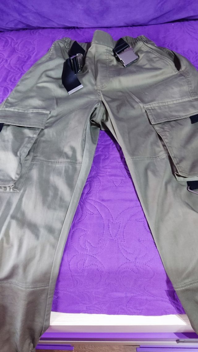 Pantalón tipo cargo