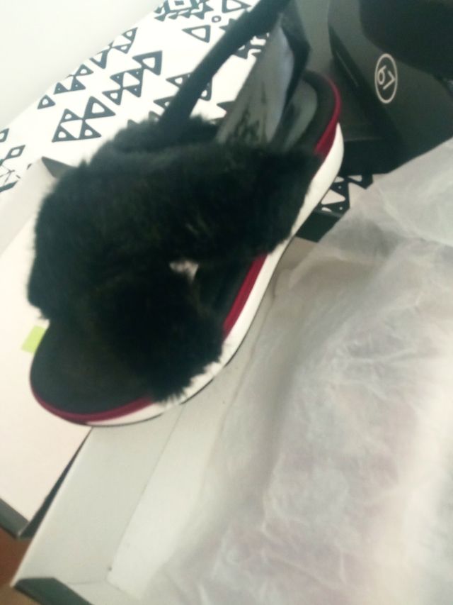 sandalia de pelo negro nuevas