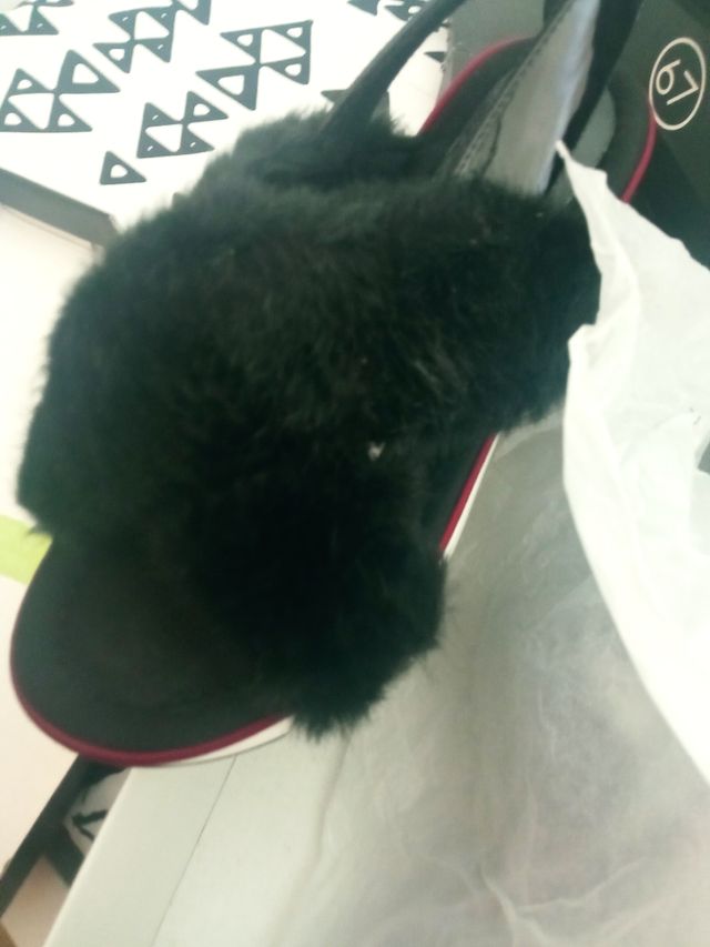 sandalia de pelo negro nuevas