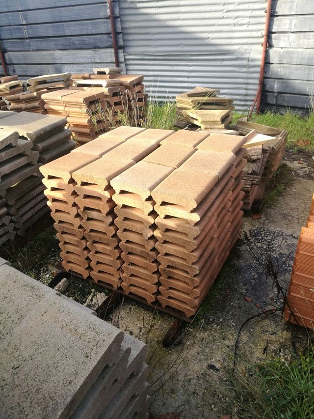 coprimuri con gocciolatoio in cemento