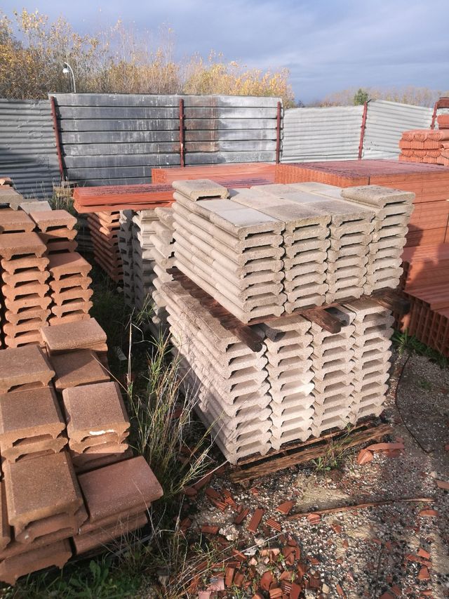 coprimuri con gocciolatoio in cemento