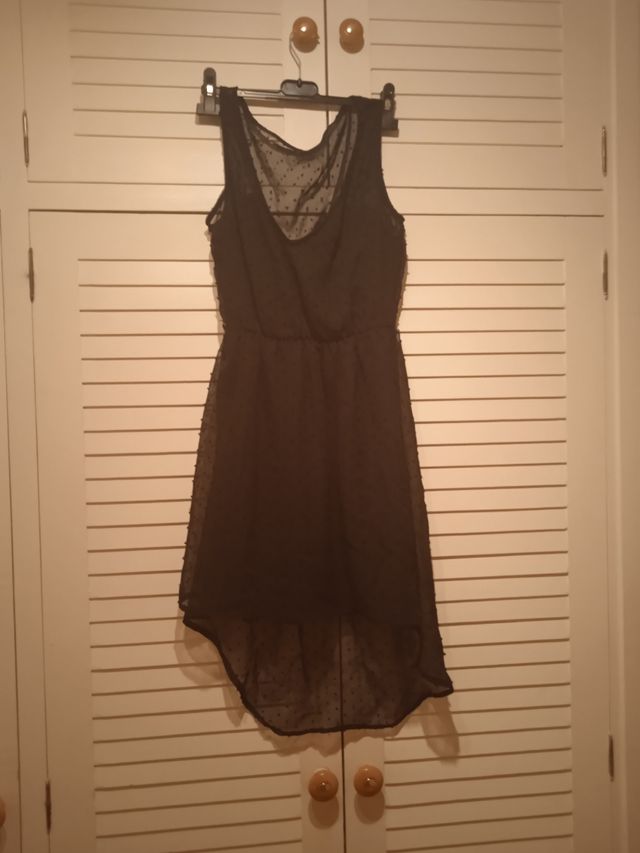 Vestido de gasa negro.