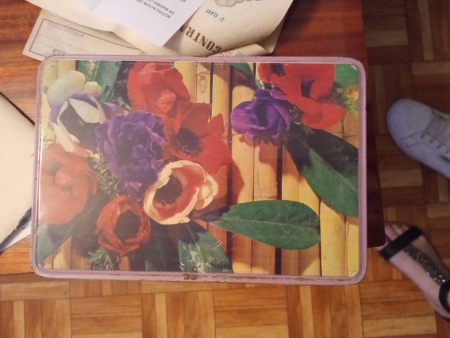 caja antigua colacao años 60