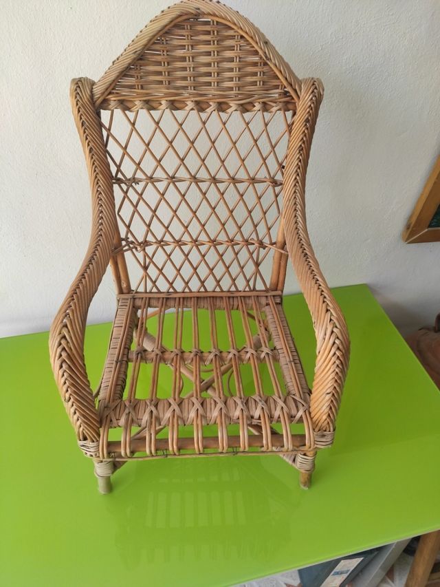 Silla de mimbre infantil