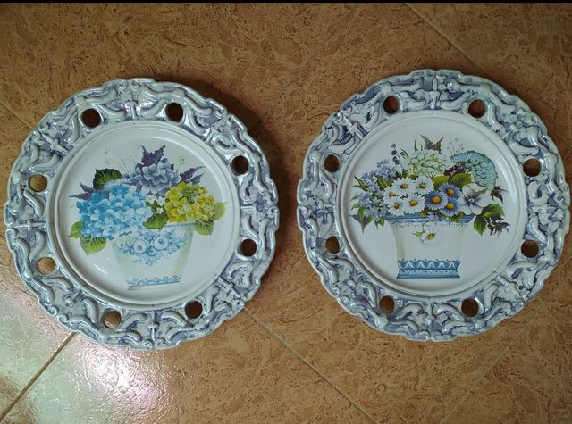 Tres platos de cerámica