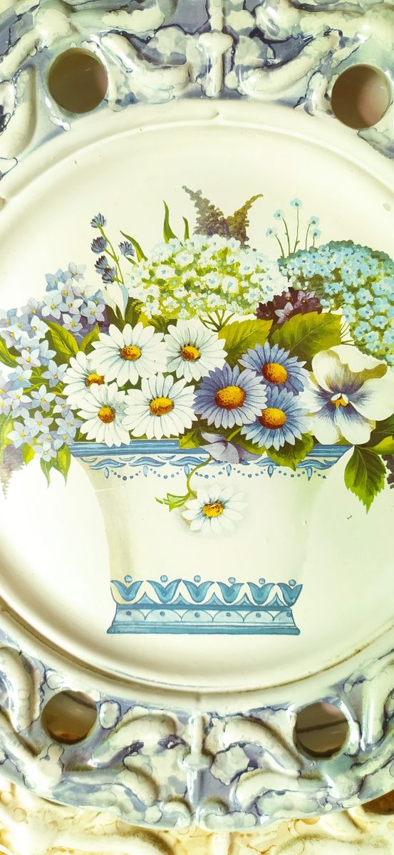 Tres platos de cerámica