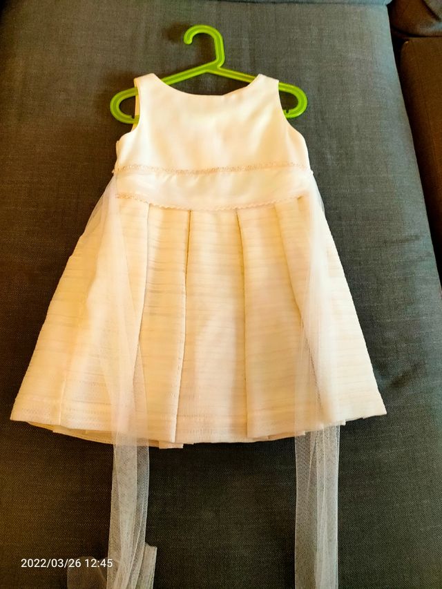 vestido color crema niña