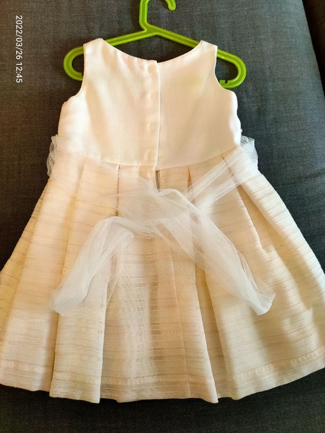 vestido color crema niña