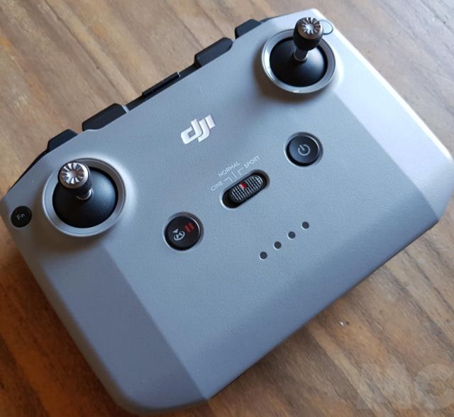 Mando DJI mini 2 de segunda mano por 80 EUR en Valencia en WALLAPOP