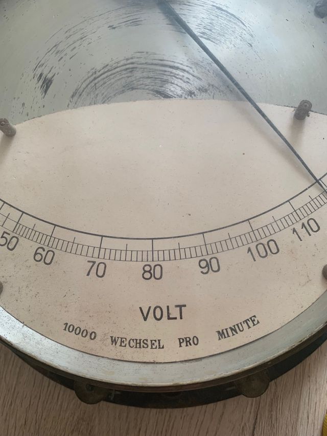 Voltímetro Antiguo