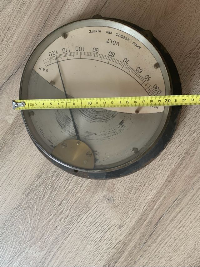 Voltímetro Antiguo