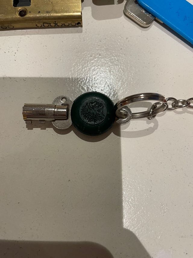 Candado cierre de macima seguridad de hierro