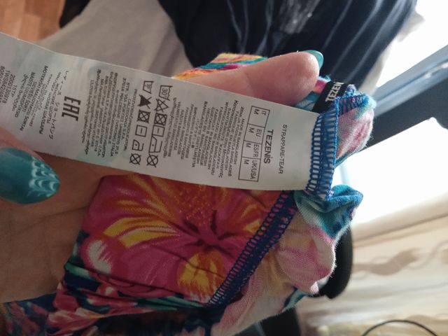 Pantaloncino Tezenis blu con fantasia floreale