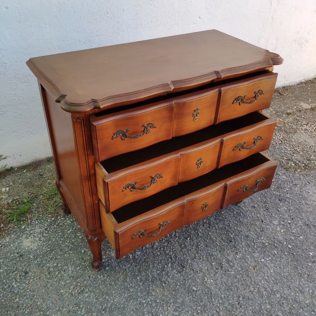 Cómoda cajonera estilo Louis XV de segunda mano por 380 EUR en Madrid en WALLAPOP