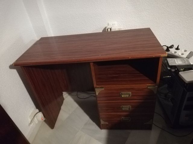 Escritorio mesa con cajones. Estilo barco. 
