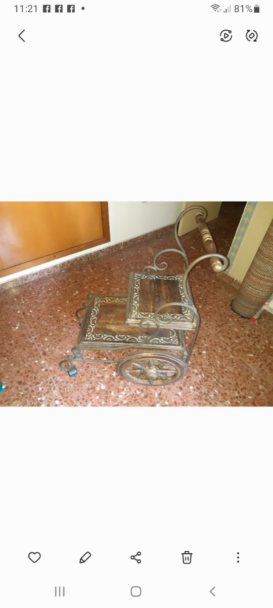 madera tallada y hierro forjado .