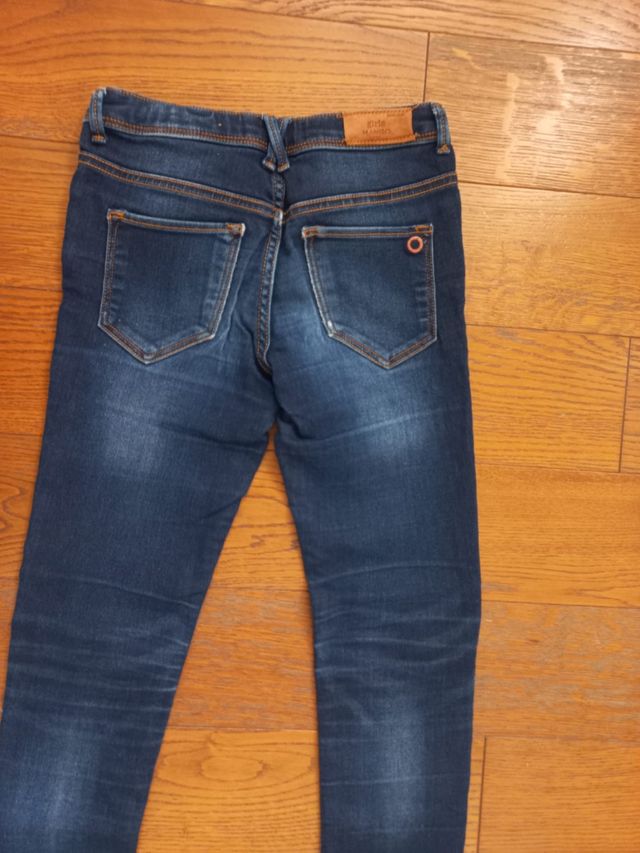 Pantalón vaquero y camiseta T.9/10