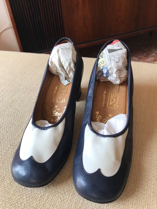 ZAPATOS DE TACÓN SEÑORA, antiguos, vintage. de segunda mano por 50 EUR en  Carcaixent en WALLAPOP