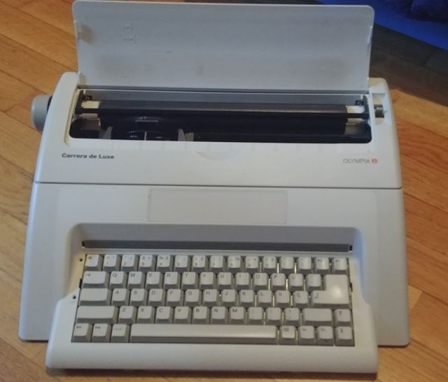 Máquina de escribir eléctrica Olympia