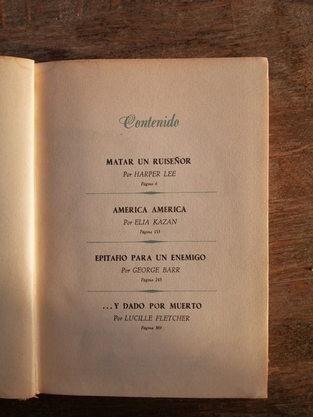 Antiguo libro con preciosas ilustraciones.